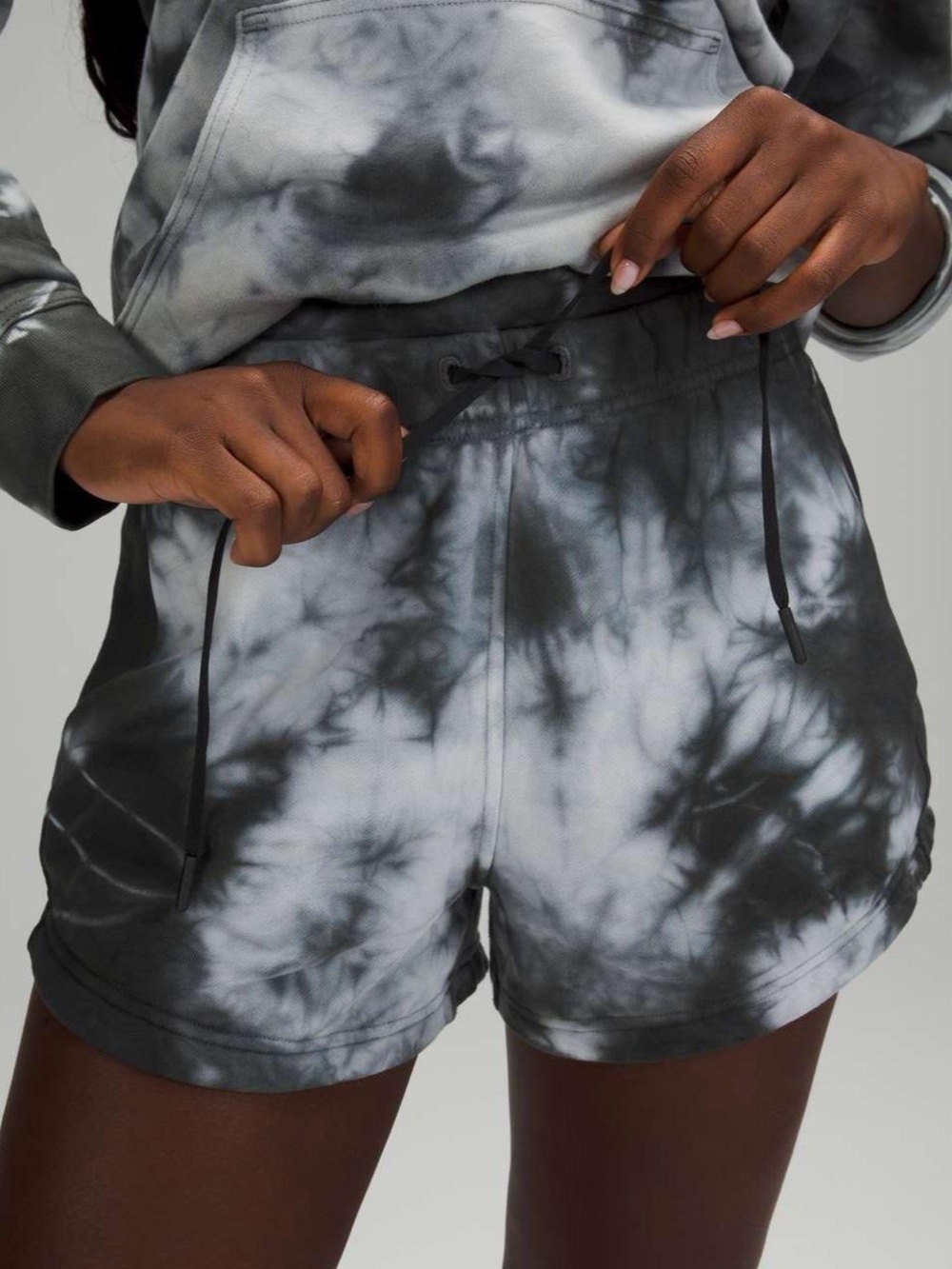 Lululemon inner glow high rise short 3”